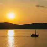 Karalis فندق