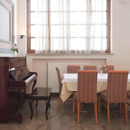 Karalis Hotel