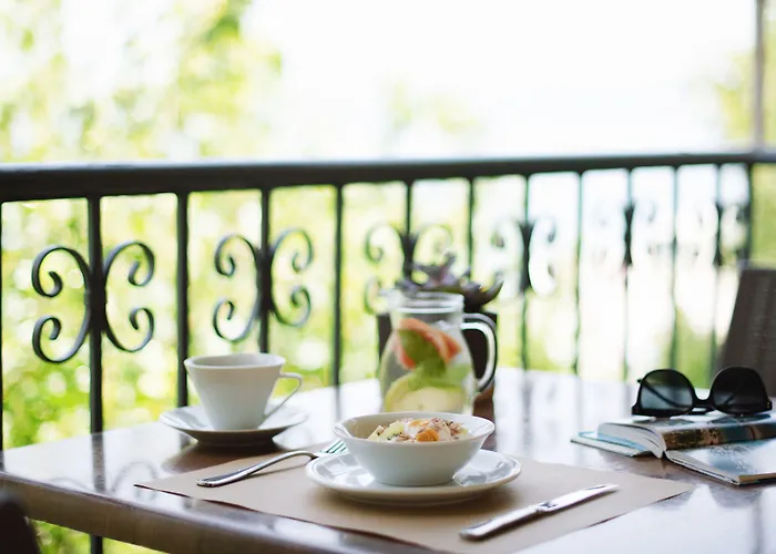 Отель Karalis 3*