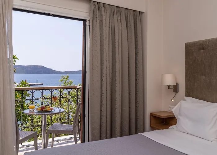 Отель Karalis 3*